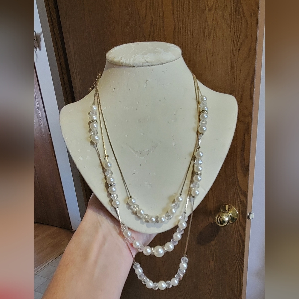 Elegant Pearl Layered Necklace